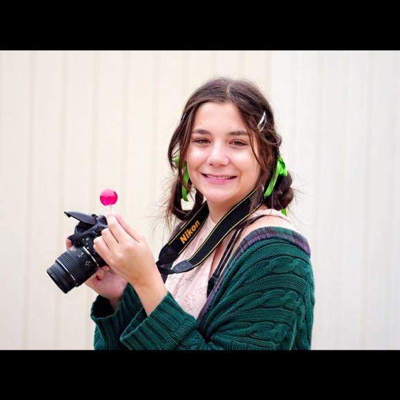 Meet your Posher, Nikki - Picture 1 of 1